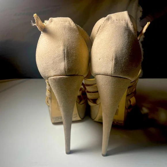 HP✨Nude Heels - Picture 3 of 6